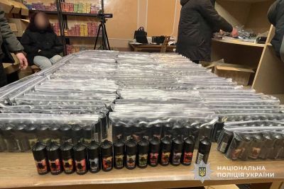 Незаконний бізнес на рідинах для вейпів: поліцейські Тернопільщини викрили групу осіб, які реалізовували по всій Україні товар сумнівної якості