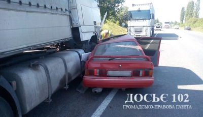 На трасі Доманово-Ковель-Чернівці-Тереблече  -  ДТП за участю вантажівки та легкового автомобіля