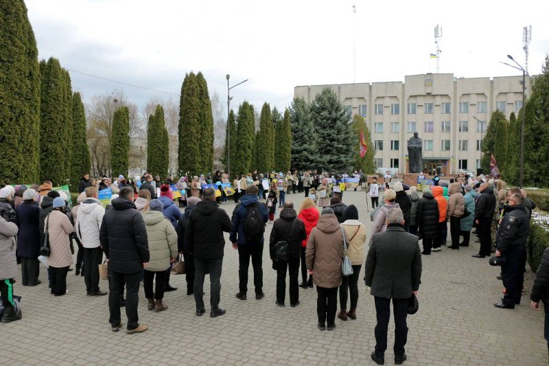 У Шумську рідні військовополонених вийшли на акцію (фото)