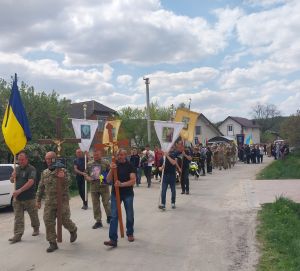 На Тернопільщині провели в останню земну дорогу захисника Юрія Веця (фото)