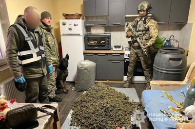 На Тернопільщині ліквідували нарколабораторію: вилучили канабісу на понад 9 мільйонів гривень
