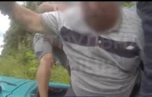 У Тернопільській області внаслідок автопригоди автомобіль злетів у кювет і перевернувся