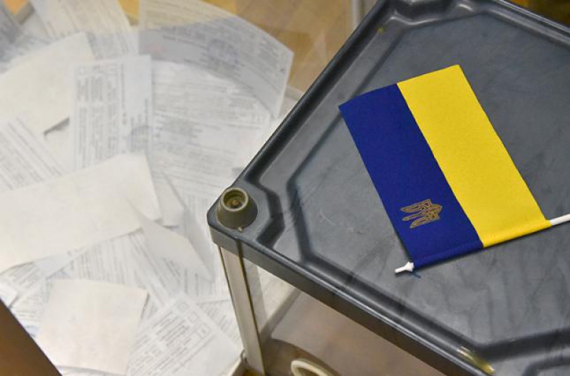 На одній з виборчих дільниць Тернополя спостерігачів не випускали з приміщення