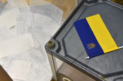 На одній з виборчих дільниць Тернополя спостерігачів не випускали з приміщення