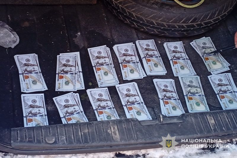 Понад 14 тисяч доларів за втечу за кордон: у Тернополі поліцейські затримали одного з організаторів нелегального "бізнесу"