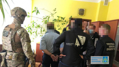 Екскерівник податкової інспекції Тернопільщини та його троє спільників сидітимуть у в&#039;язниці