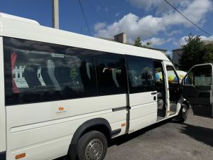 Друзі з Нідерландів подарували шкільний автобус для дітей Залозеччини
