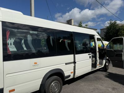 Друзі з Нідерландів подарували шкільний автобус для дітей Залозеччини