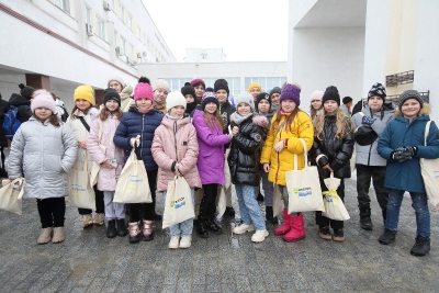 Концерт, подарунки від Андрія Богданця та спілкування: майже пів тисячі дітей військових відвідали патріотичне свято у ЗУНУ (фото, відео))