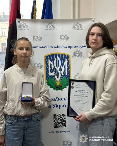 Батькову нагороду від Спілки Української Молоді отримала донька загиблого поліцейського Віктора Мельниченка