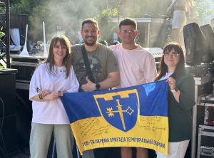 Під час благодійної вечірки у Тернополі волонтери «Української команди» передали 75 тисяч на допомогу ЗСУ
