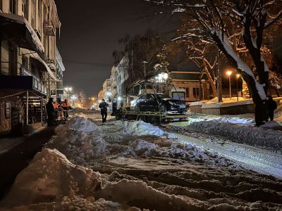 У Тернополі вночі евакуювали 6 автомобілів, які перешкоджали роботі спецтехніки