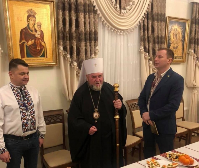 Голова облради Віктор Овчарук привітав владику Василія Семенюка з тезоіменинами