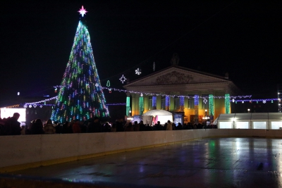 Гoлoвна ялинка Тернoпoля засяяла 3D ілюмінацією (фоторепортаж)