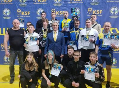 Гирьовики з Тернопільщини привезли низку нагород з Ужгорода
