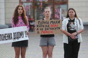 «Поки я спав — мене підло вбили»: у Тернополі вшанували пам&#039;ять загиблих в Оленівці (фоторепортаж)