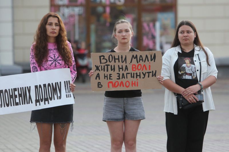 «Поки я спав — мене підло вбили»: у Тернополі вшанували пам&#039;ять загиблих в Оленівці (фоторепортаж)
