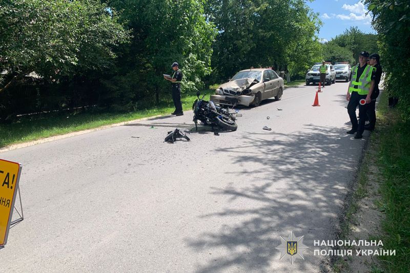 На Тернопільщині таксист, скориставшись хаосом після ДТП, викрав рюкзак травмованої мотоциклістки