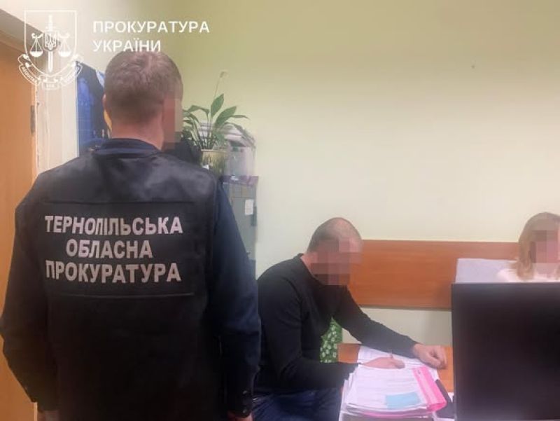У справі про незаконну вирубку більше ніж 6 тис. дерев на Тернопільщині викрито ще одного службовця