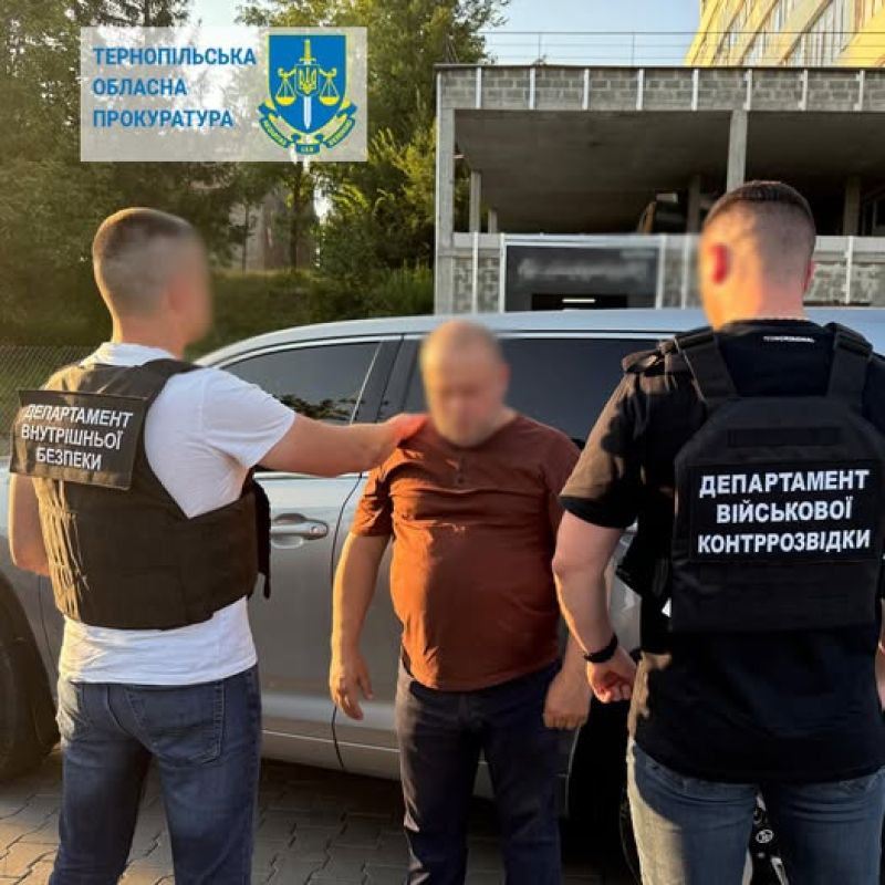 На Тернопільщині колишнього правоохоронця підозрюють в отриманні 6000 доларів США за вплив на посадовців ТЦК та СП і лікарів