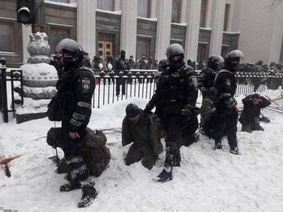 Мета влади: заборонити протести в Україні, залякати українців та змусити нас змиритися з пануванням олігархічного режиму! - заява українських націоналістів