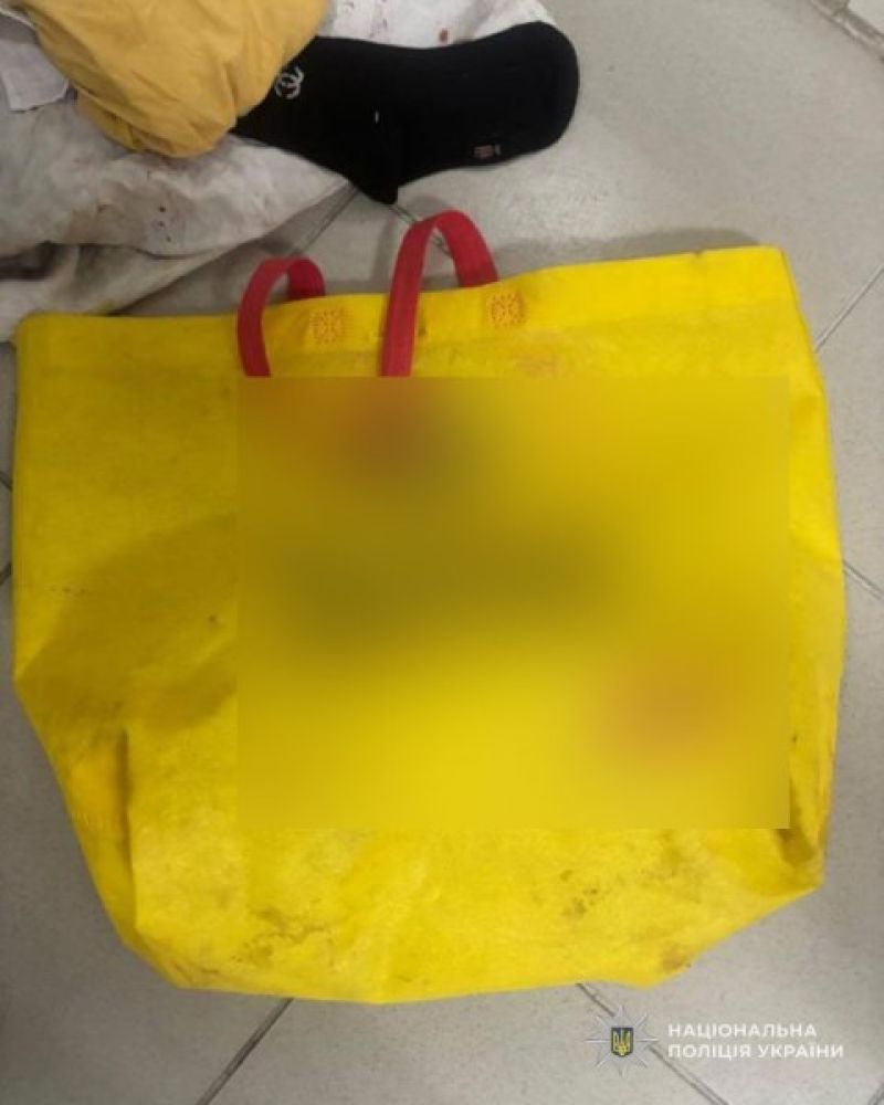 У Тернополі встановлюють особу породіллі, яка залишила новонароджену дитину в під’їзді багатоповерхівки