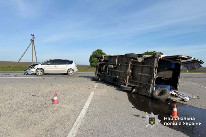 Автотроща на Тернопільщині: у ДТП потрапив автобус з пасажирами