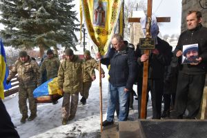 У громаді на Тернопільщині поховали воїна Петра Головатого
