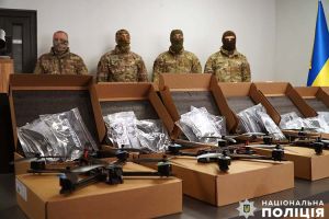 Дрони для спецпризначенців передали на фронт підприємці Тернополя