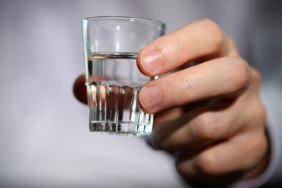 На Тернопільщині рідні «споїли» школярку аж до реанімації