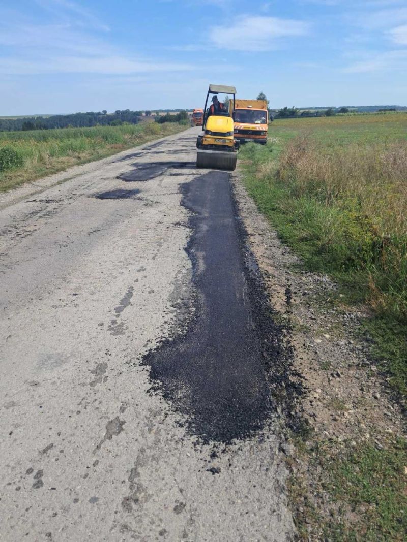 На Тернопільщині ремонтують дорогу місцевого значення
