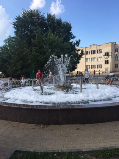 У тернопільському фонтані – «пінна вечірка» (фотофакт)