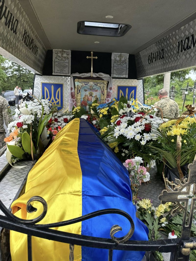 Назавжди 33: на Тернопільщині попрощалися з Героєм Назаром Бойком