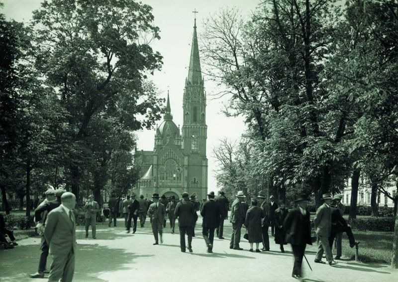 Тернополянка оживила старовинне фото міста за допомогою штучного інтелекту (відео)