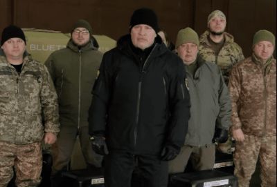 «Українська команда» передала партію потужних зарядних станцій батальйону безпілотних систем «Хорт»