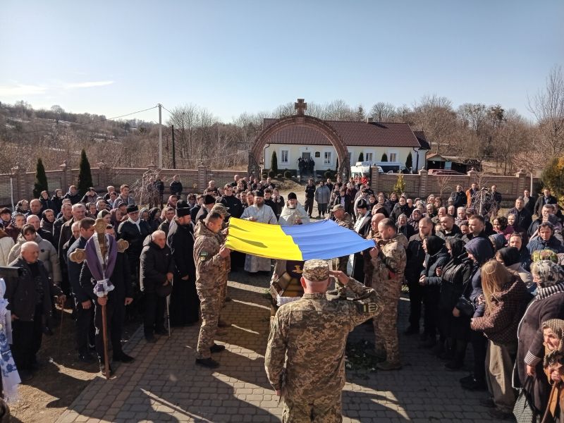 На Тернопільщині попрощалися з воїном, який загинув на Куп'янському напрямку