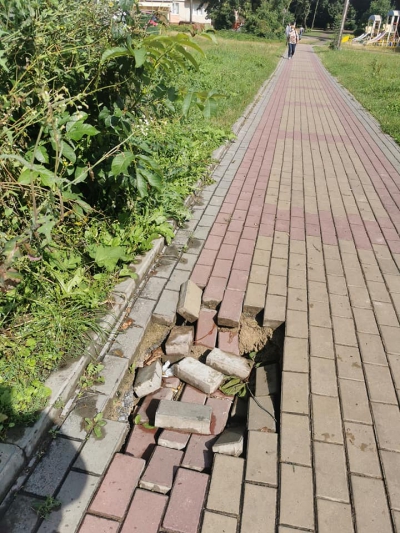 У Тернополі тротуар йде під землю (фотофакт)