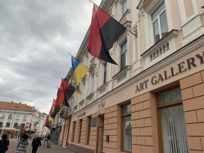 До Дня Захисників та Захисниць України вулиці Тернополя замайоріли прапорами (фотофакт)