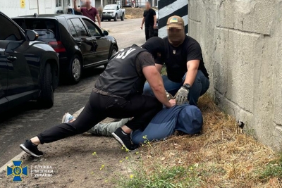 “Заробляли” на ухилянтах: затримано заступника Херсонського воєнкому та голову ВЛК на Прикарпатті