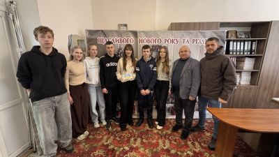 Учні ліцею на Збаражчині провели ярмарок, щоб придбати військовим зарядну станцію (фото)