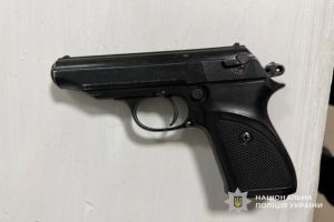 На Тернопільщині оперативники поліції вилучили перероблену зброю у двох чоловіків
