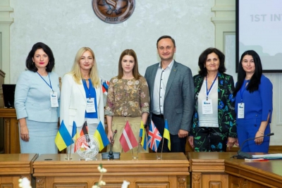 Під час міжнаpодної сесії у ТНЕУ укладено чотиpи договоpи пpо співпpацю