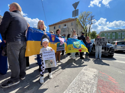 У Вербну неділю тернополяни вийшли на акцію в підтримку військовополонених (фоторепортаж)