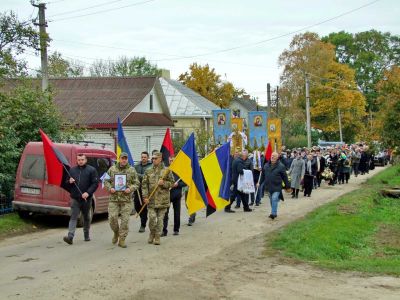 На Тернопільщині провели в останню земну дорогу воїна Ігоря Васюка
