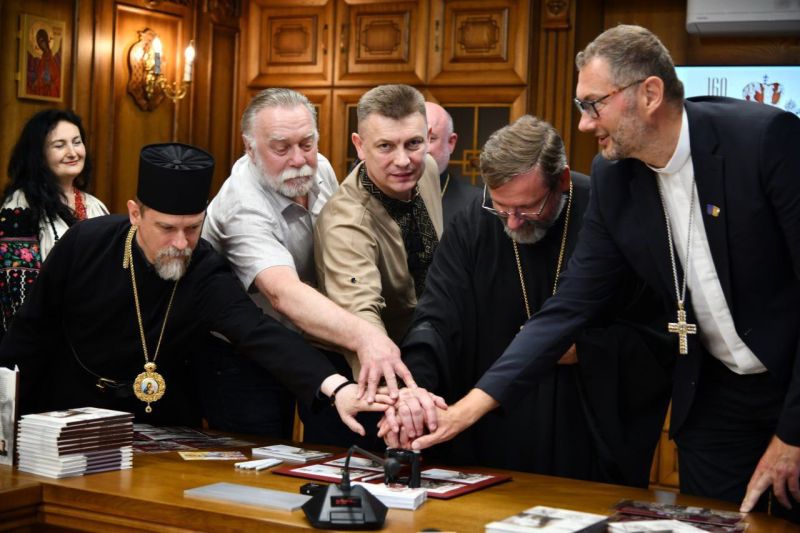 Унікальні марки та перевидане послання митрополита Андрея Шептицького: у Зарваниці відбулась особлива подія