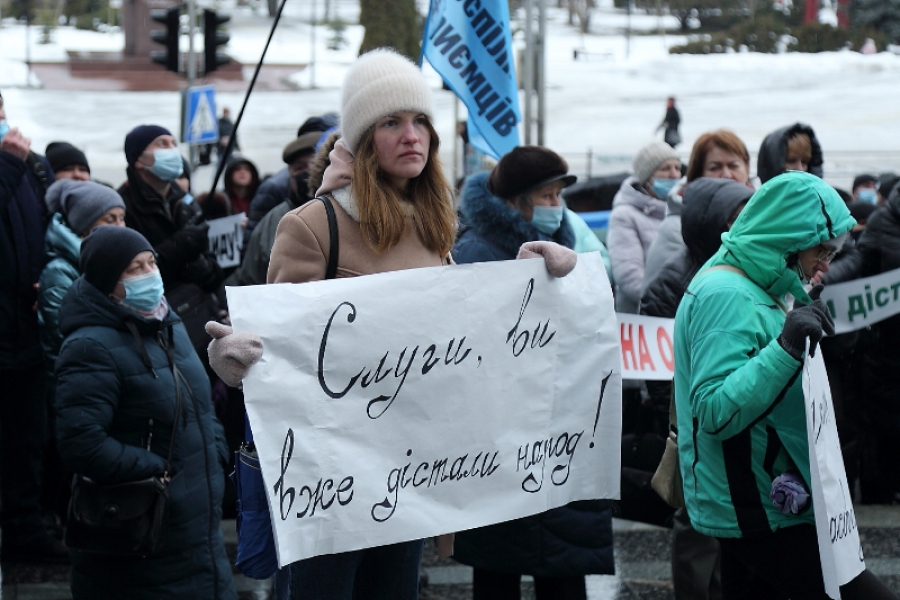 «Досить знущатися!»: попри дощ, підприємці Тернопільщини вийшли на масовий протест (фоторепортаж)
