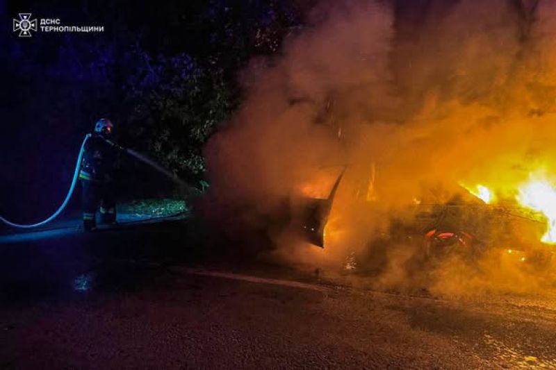 На Тернопільщині вщент згорів автомобіль