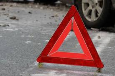 У Тернополі автівка врізалася в електроопору. Є постраждалі
