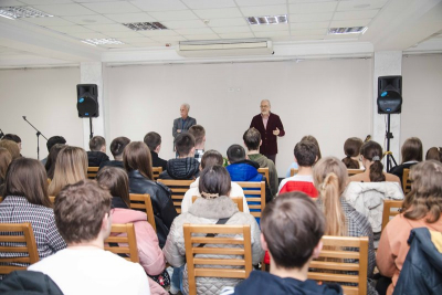 У ЗУНУ Анатолій Кичинський презентував збірку віршів «Жива і скошена тече в мені трава»