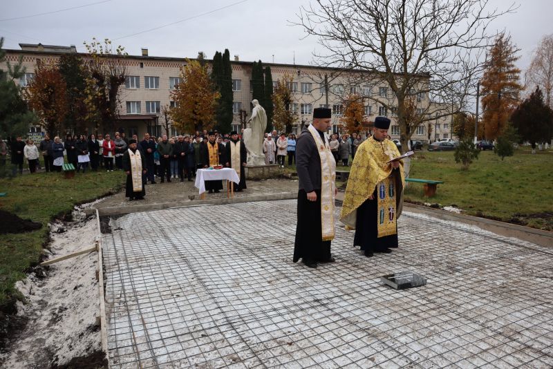 У громаді на Тернопільщині освятили місце для будівництва нової святині